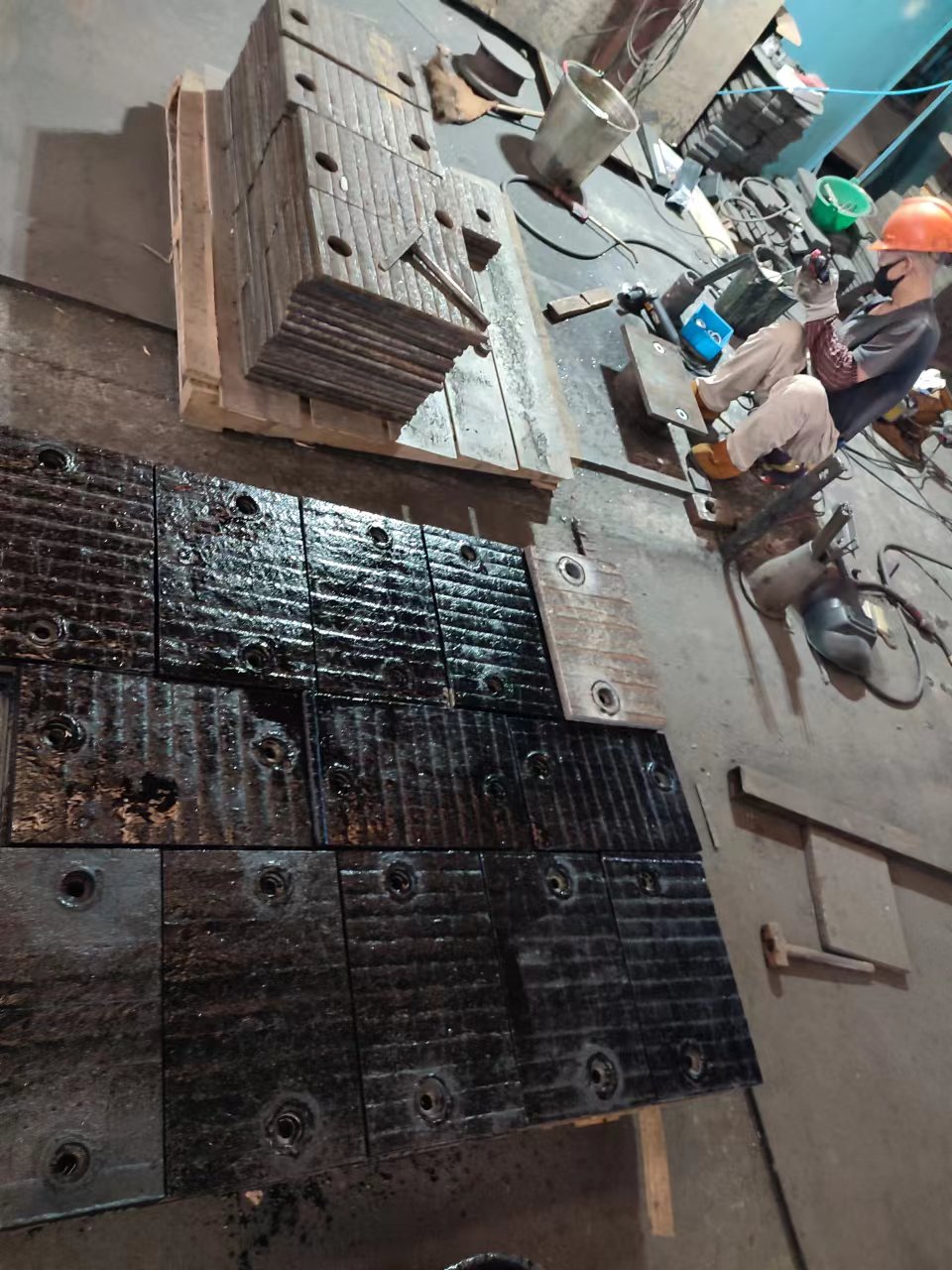 河北复合耐磨钢板4+4