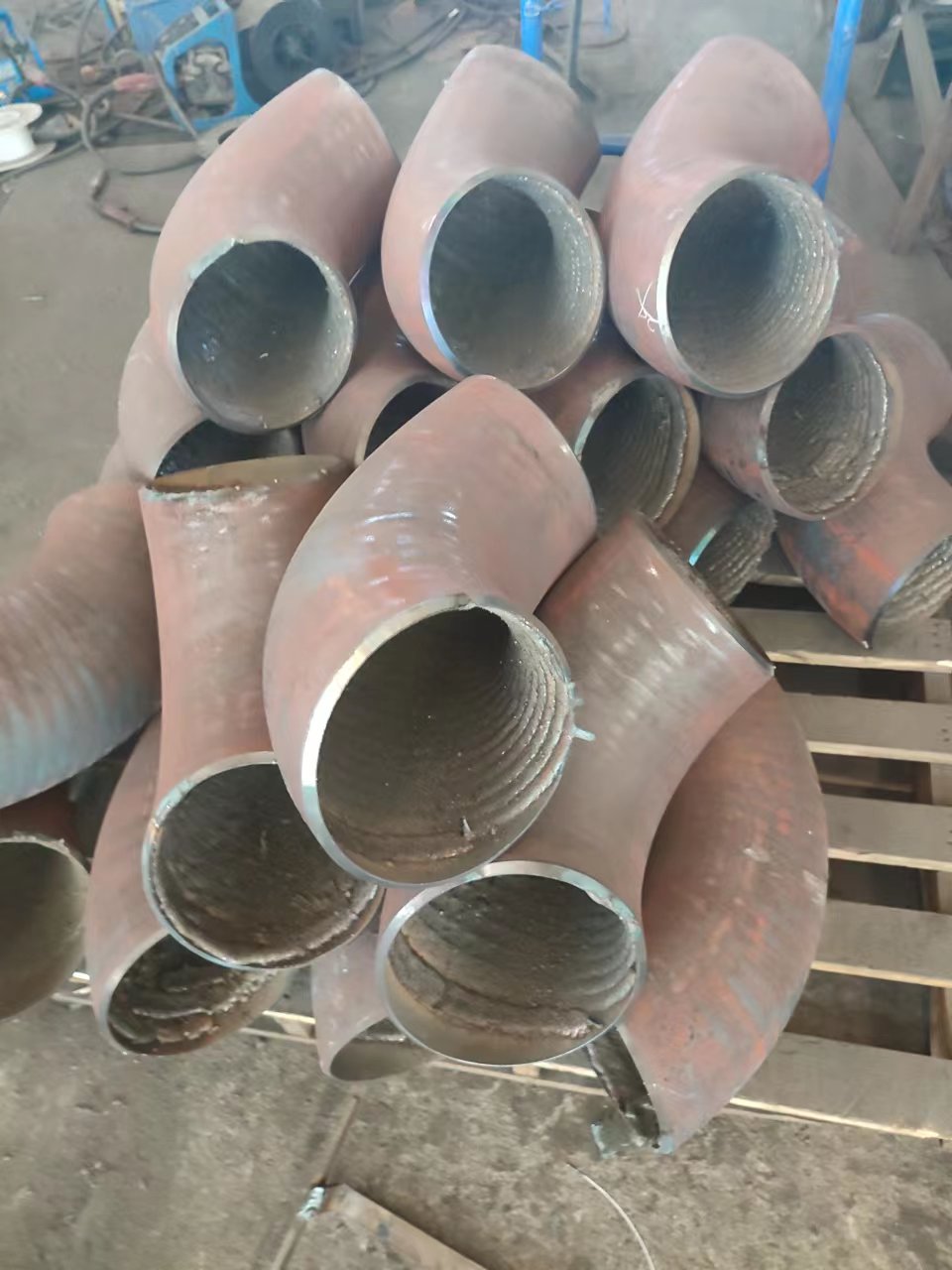 河北高铬合金耐磨弯头 堆焊耐磨弯头