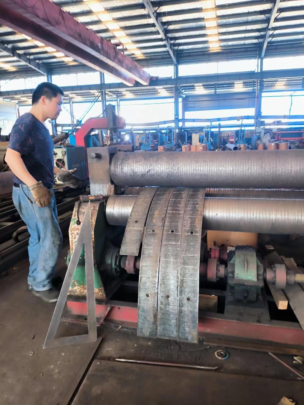 河北合金耐磨板折弯加工和操作流程