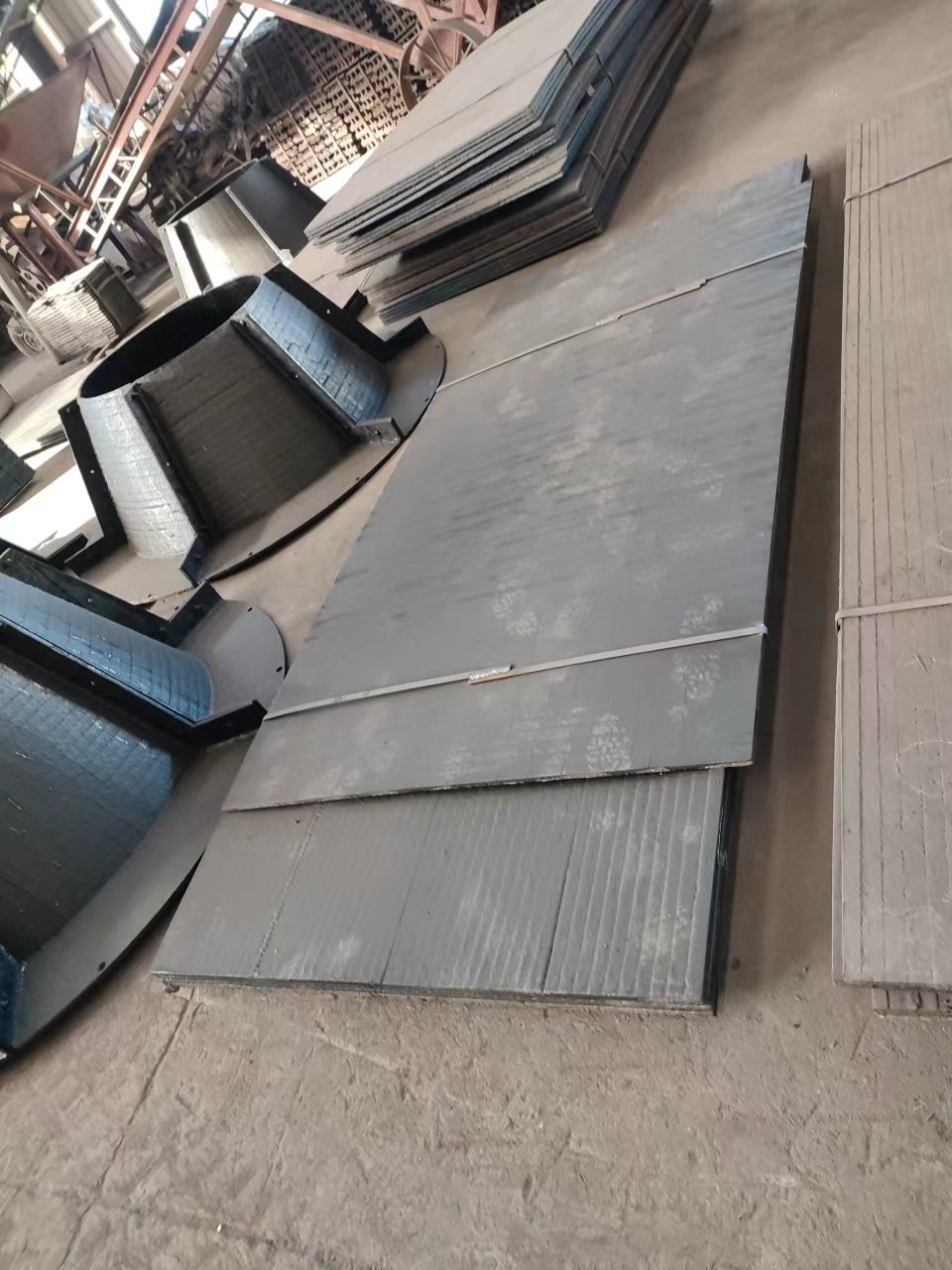 河北堆焊耐磨板 高铬合金耐磨板