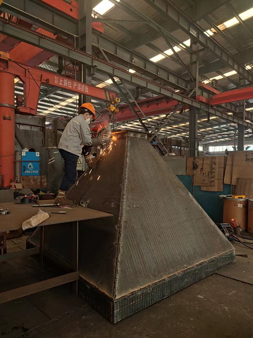 河北料仓衬板，溜槽衬板，挖斗机钢板