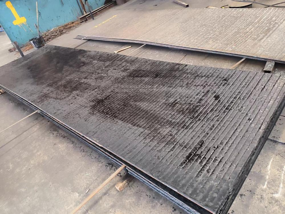 河北8+4耐磨板，碳化铬耐磨板